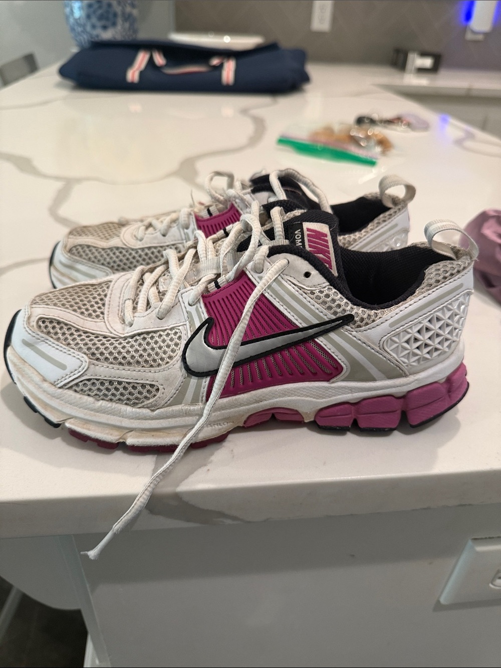 Nike youth Athletic Sneakers in White & Pink
